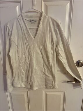 Liz Claiborne Off-White V-Neck Long Sleeve Pullover
